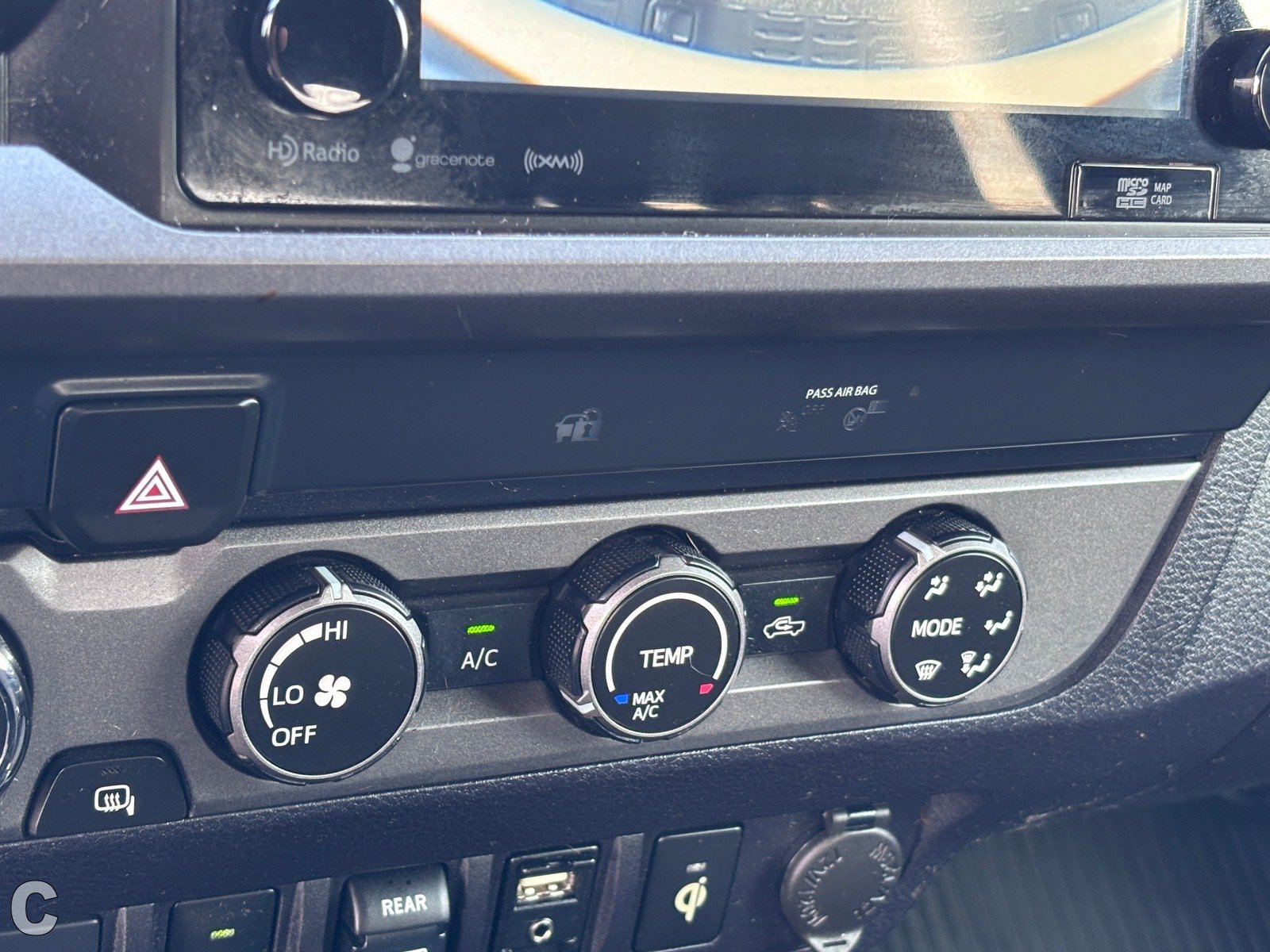 Used 2019 Toyota Tacoma TRD Off-Road w/ Technology Package AWD/4WD image 29