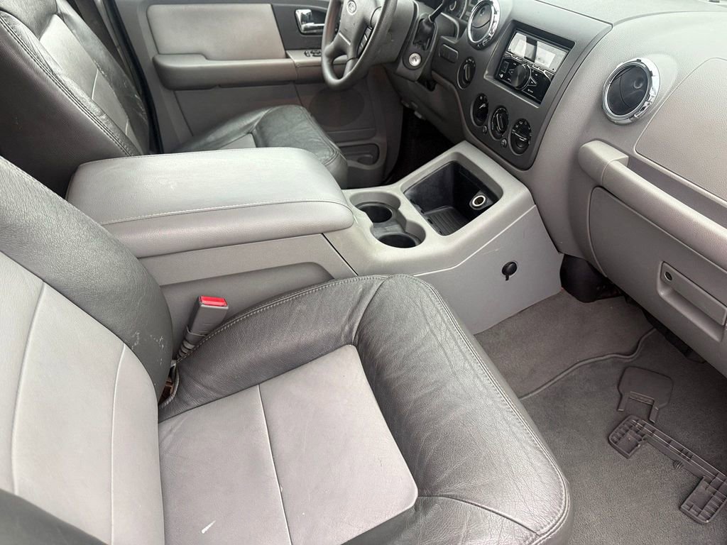 Used 2005 Ford Expedition XLT image 21