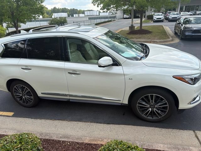Used 2017 INFINITI QX60 Luxe w/ Deluxe Technology Package AWD/4WD image 3