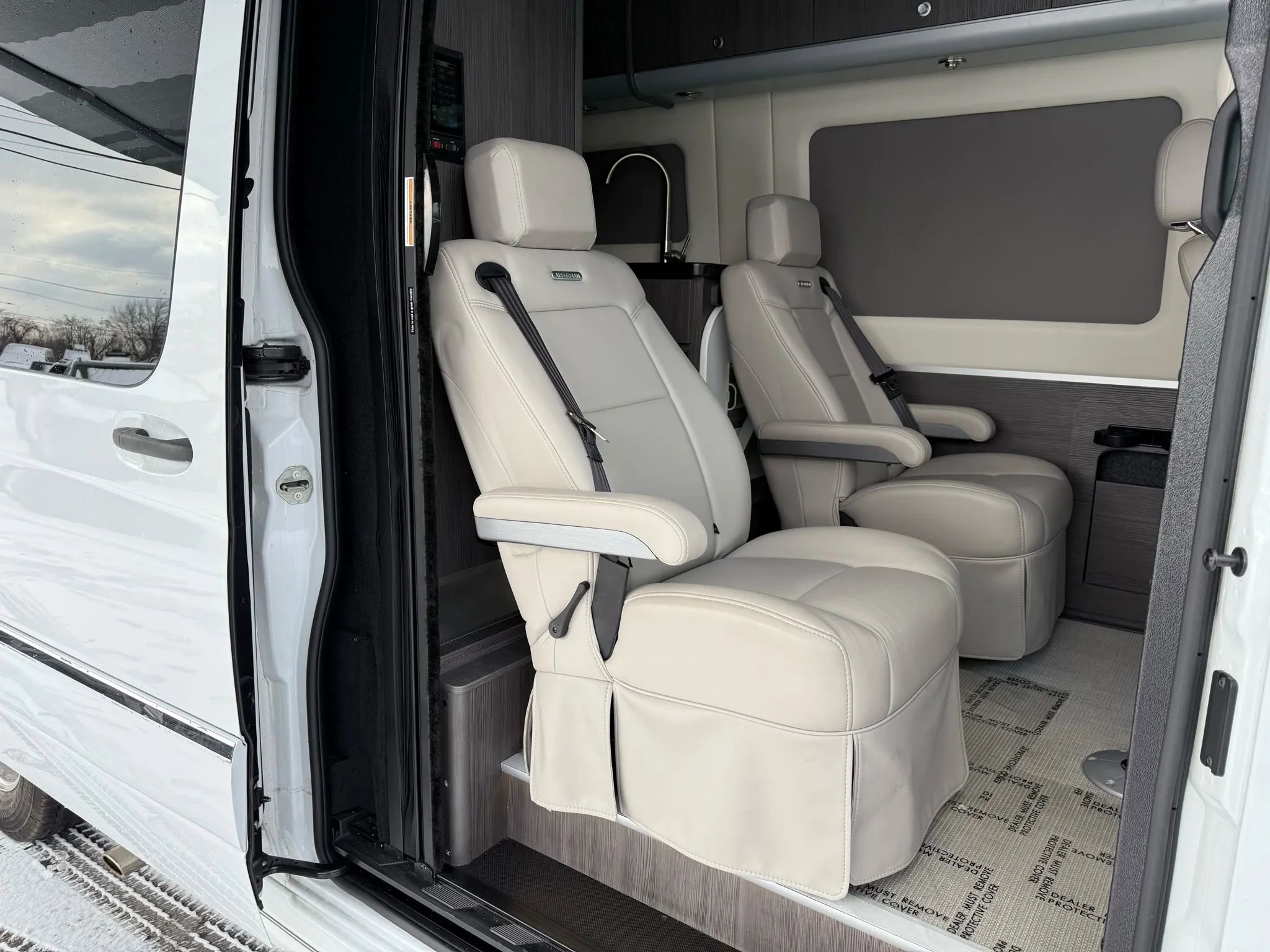 Used 2022 Mercedes-Benz Sprinter 3500 w/ Parking Package image 47