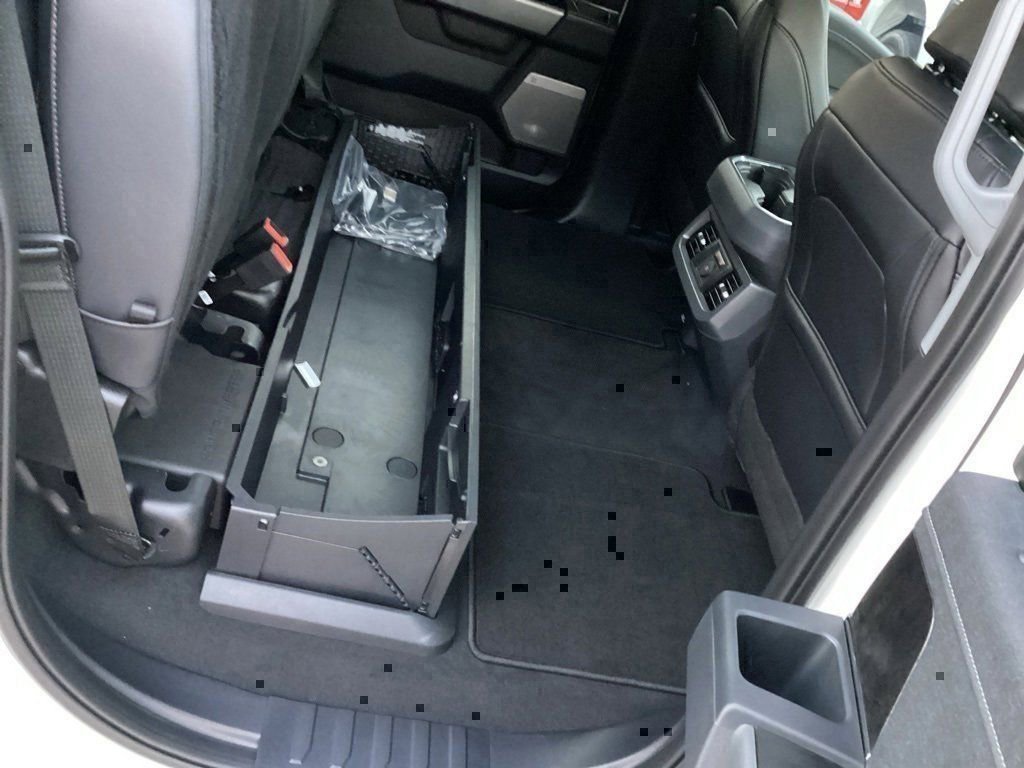 New 2026 Ford F250 Lariat w/ Black Appearance Package image 41