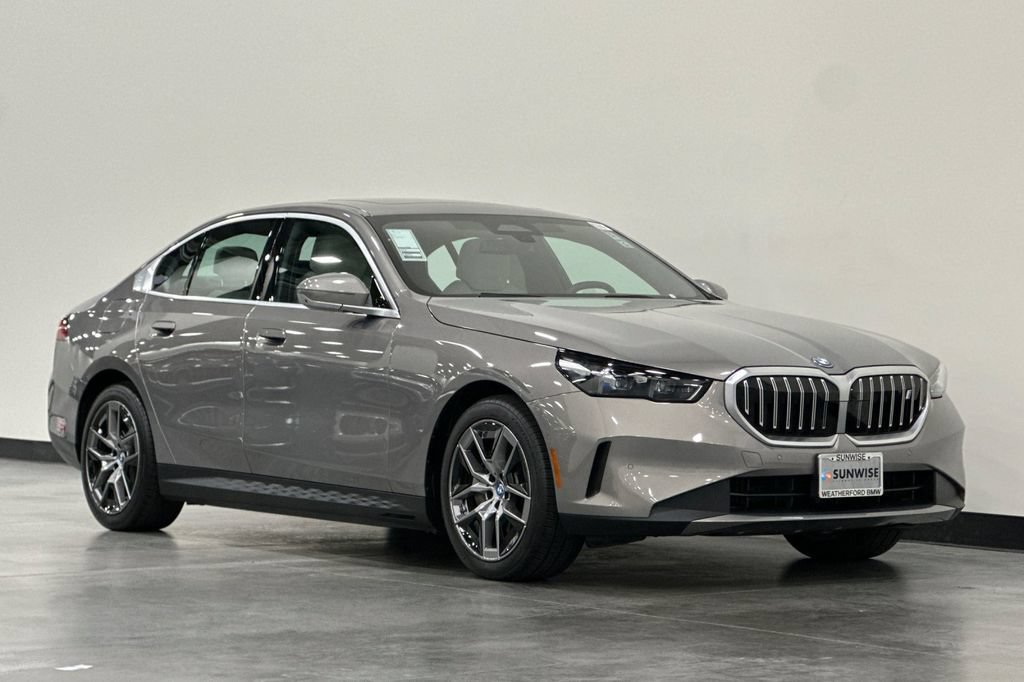 Used 2024 BMW i5 eDrive40i w/ Premium Package RWD image 2