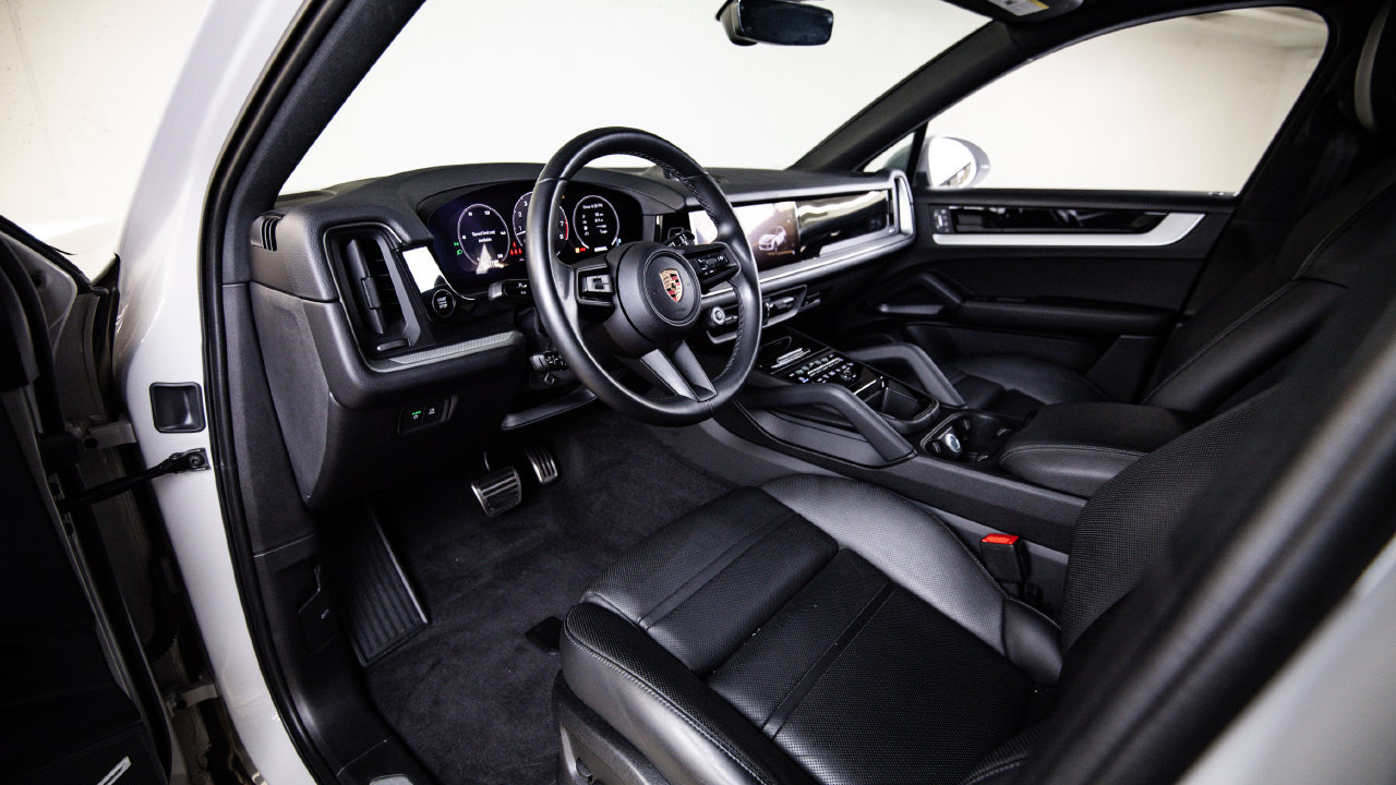 Certified 2024 Porsche Cayenne S AWD/4WD image 4