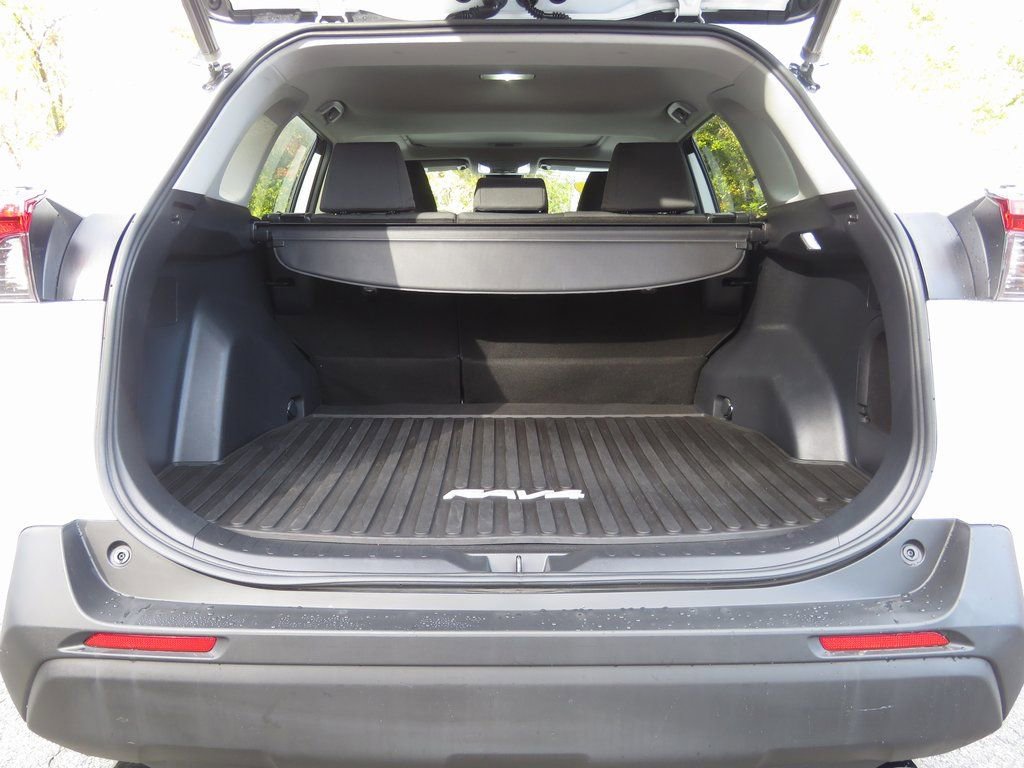 Used 2021 Toyota RAV4 XLE w/ Convenience Package image 18