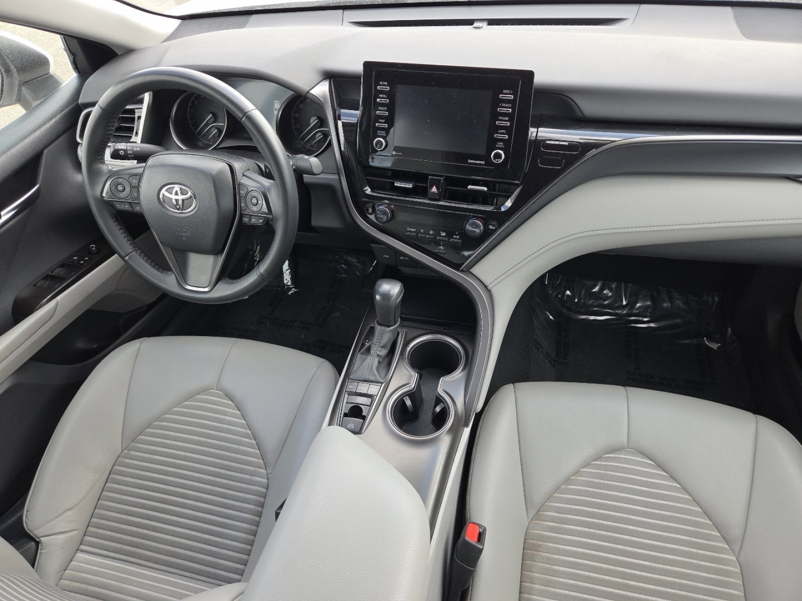 Used 2022 Toyota Camry SE image 25