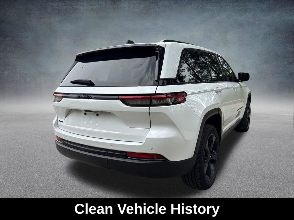 Used 2022 Jeep Grand Cherokee Altitude AWD/4WD image 6