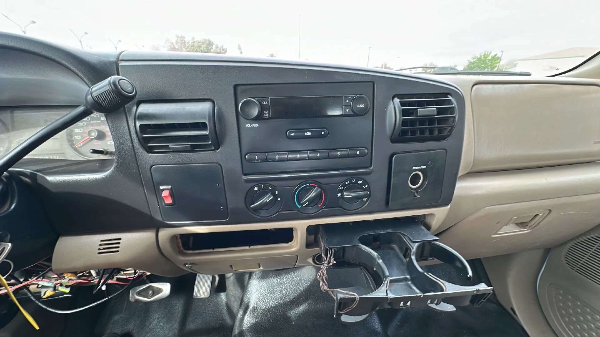 Used 2005 Ford F350 Lariat image 12