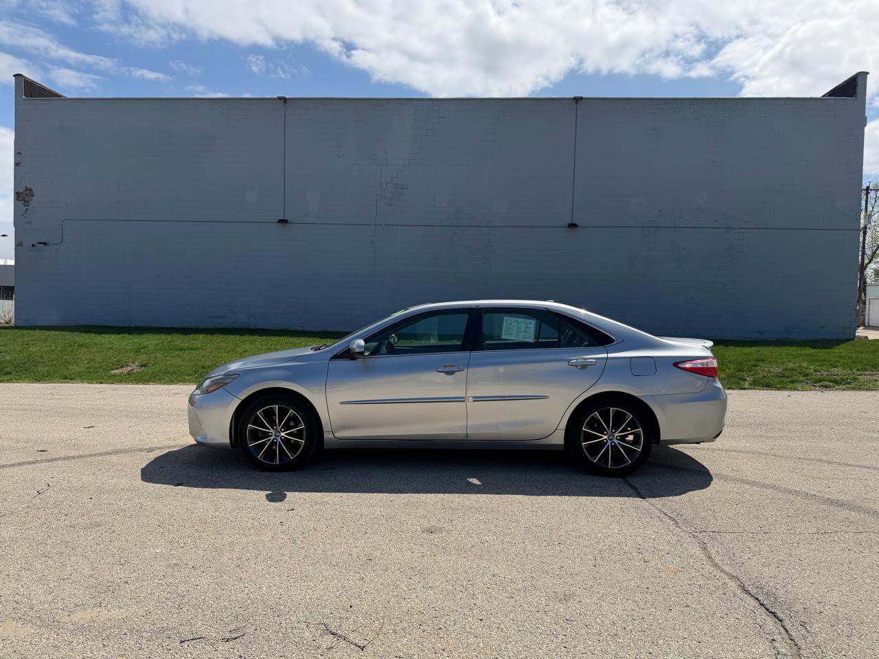 Used 2016 Toyota Camry XSE w/ Advanced Technology Package FWD image 4