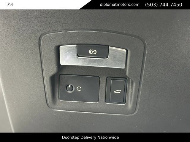 Used 2018 Land Rover Range Rover Velar R-Dynamic SE AWD/4WD image 32