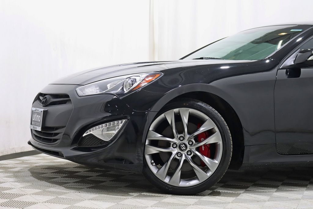 Used 2016 Hyundai Genesis Coupe 3.8 RWD image 2
