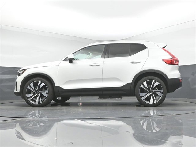 Used 2024 Volvo XC40 B5 Plus w/ Protection Package Premier image 38