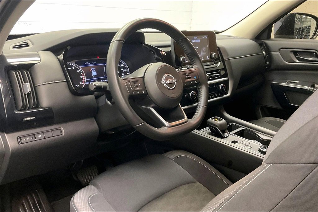 Certified 2024 Nissan Pathfinder SV image 11