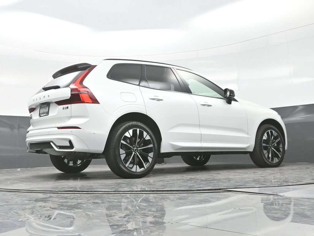 New 2026 Volvo XC60 B5 Plus w/ Protection Package Premier AWD/4WD image 28
