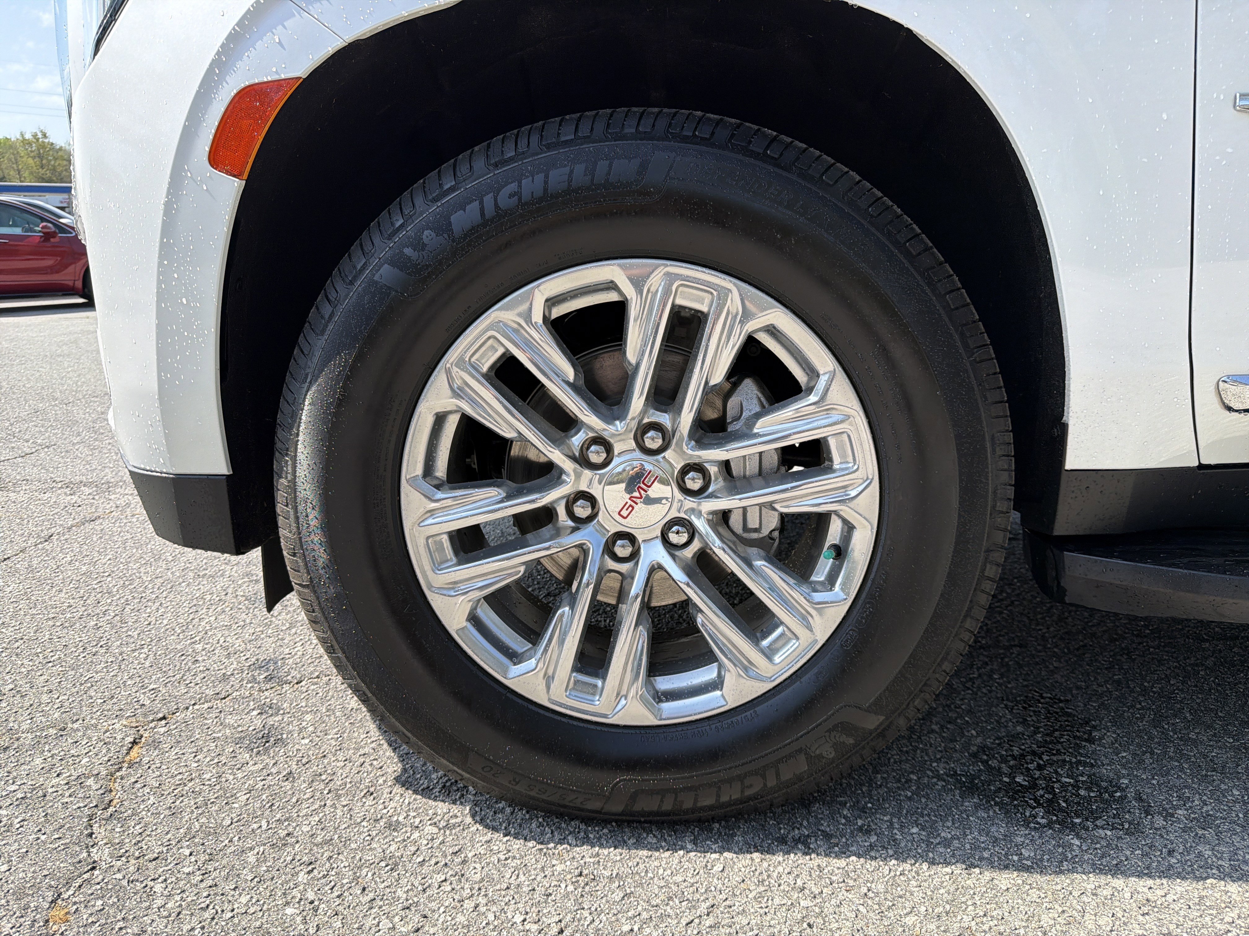 Used 2024 GMC Yukon SLT w/ SLT Luxury Package image 13