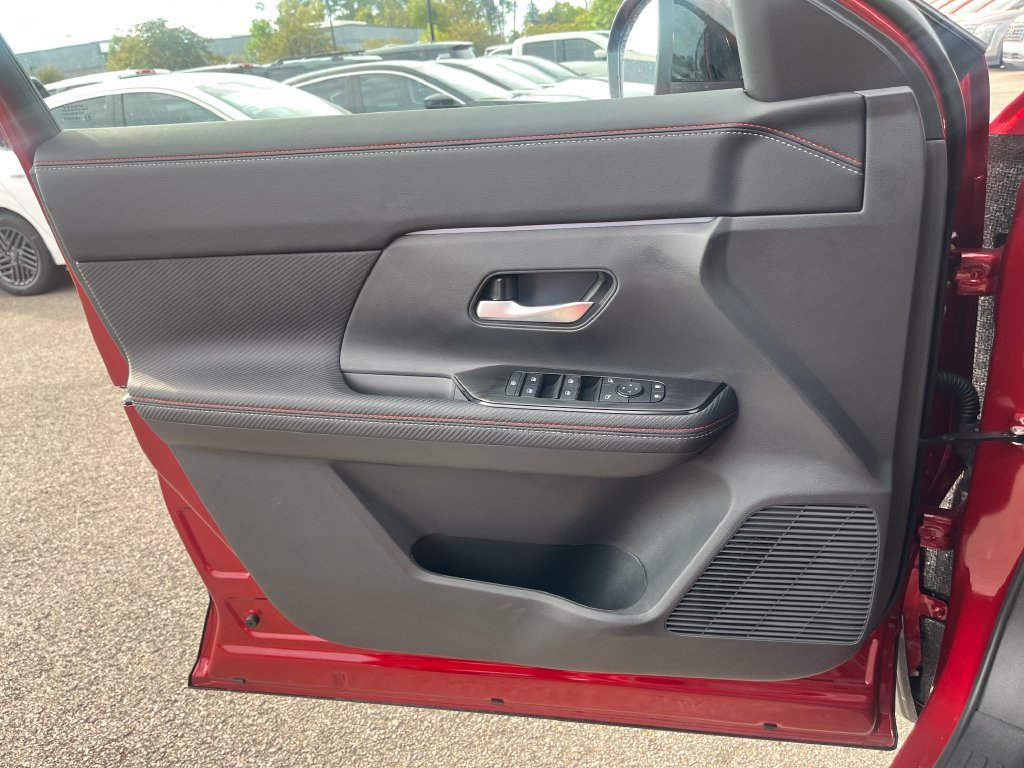 New 2027 Nissan Kicks SR w/ SR Premium Package FWD image 4