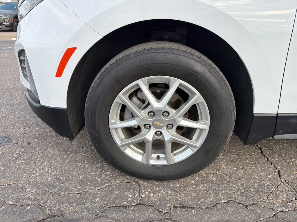Used 2023 Chevrolet Equinox LT w/ Driver Convenience Package image 4