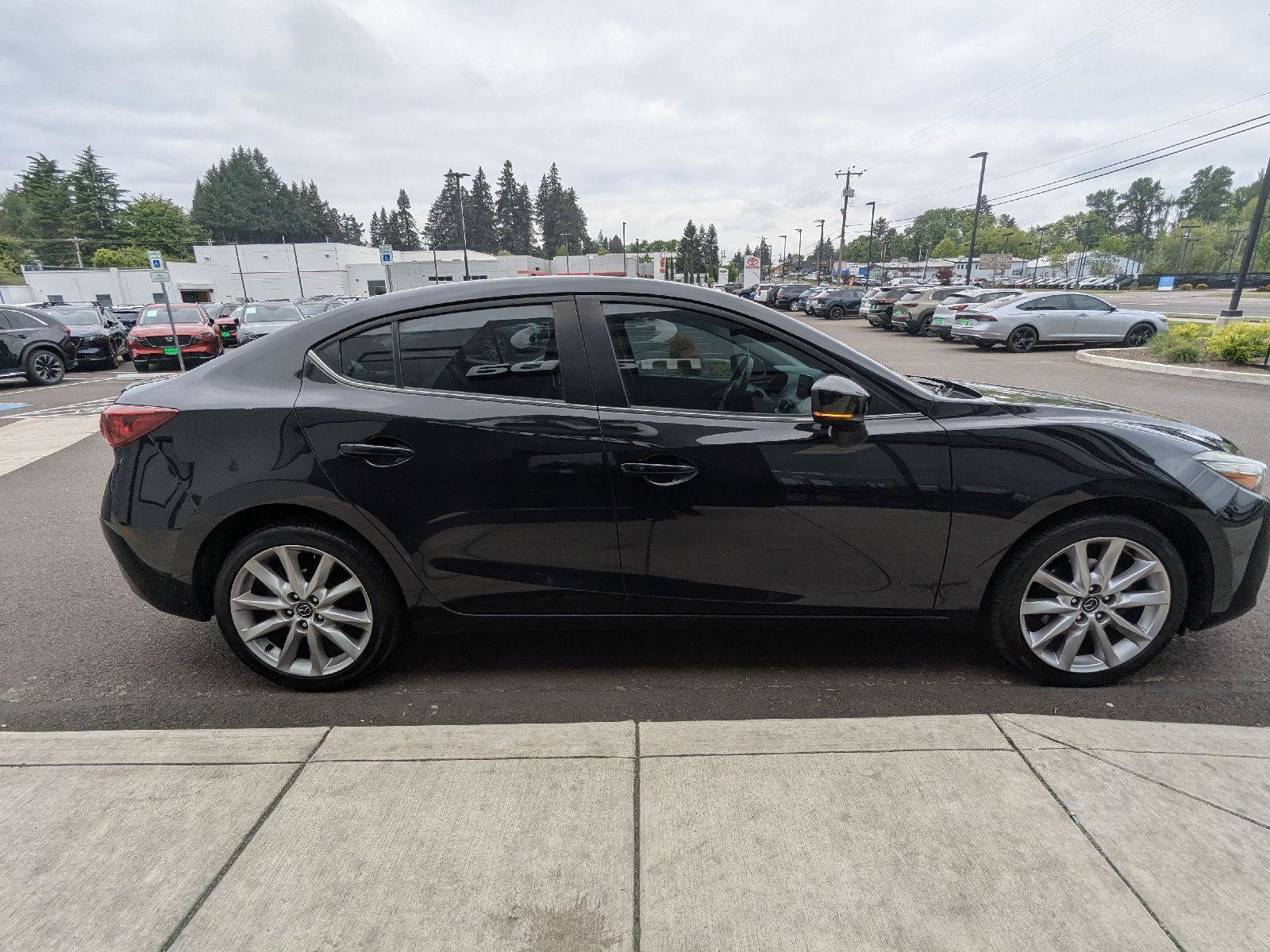 Used 2017 MAZDA MAZDA3 Touring w/ Popular Equipment Package FWD image 7