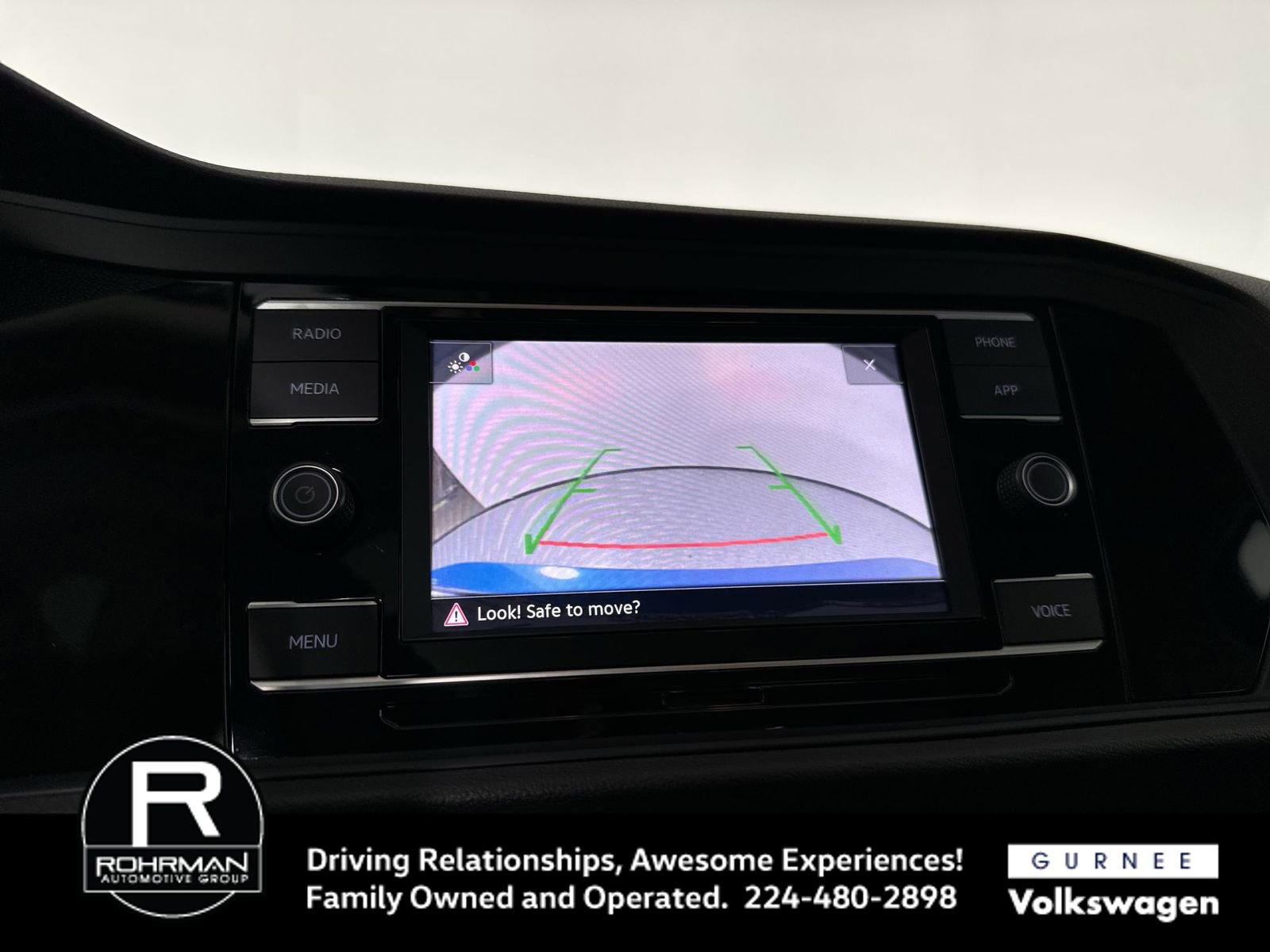 Used 2023 Volkswagen Jetta SE w/ Panoramic Sunroof Package image 8