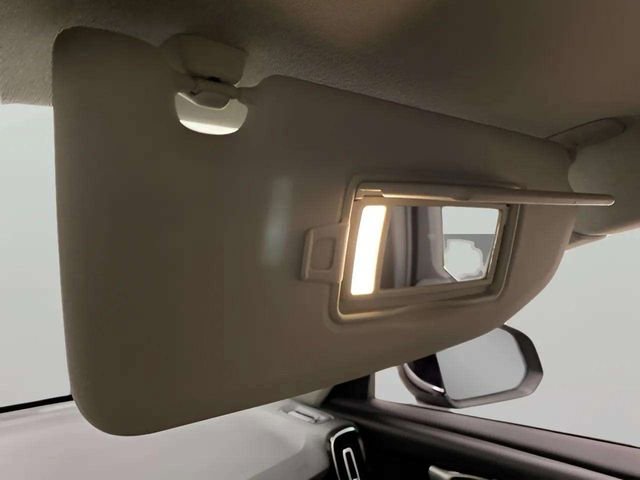 Used 2025 Volvo XC40 B5 Plus image 56