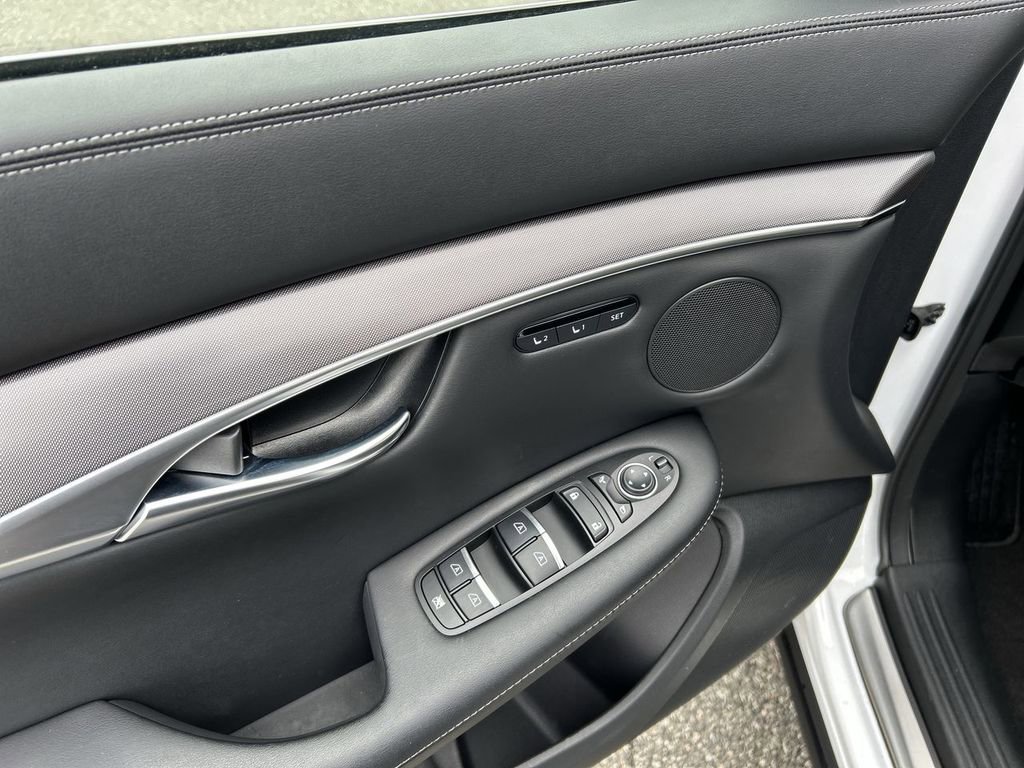 Certified 2023 INFINITI QX50 Luxe image 16