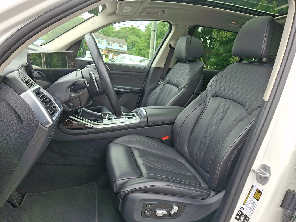 Used 2025 BMW X7 xDrive40i w/ Premium Package AWD/4WD image 23