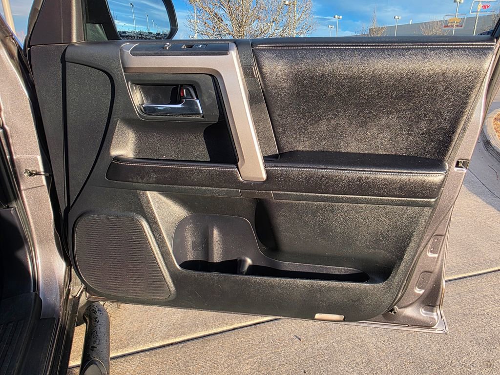 Used 2015 Toyota 4Runner SR5 image 29