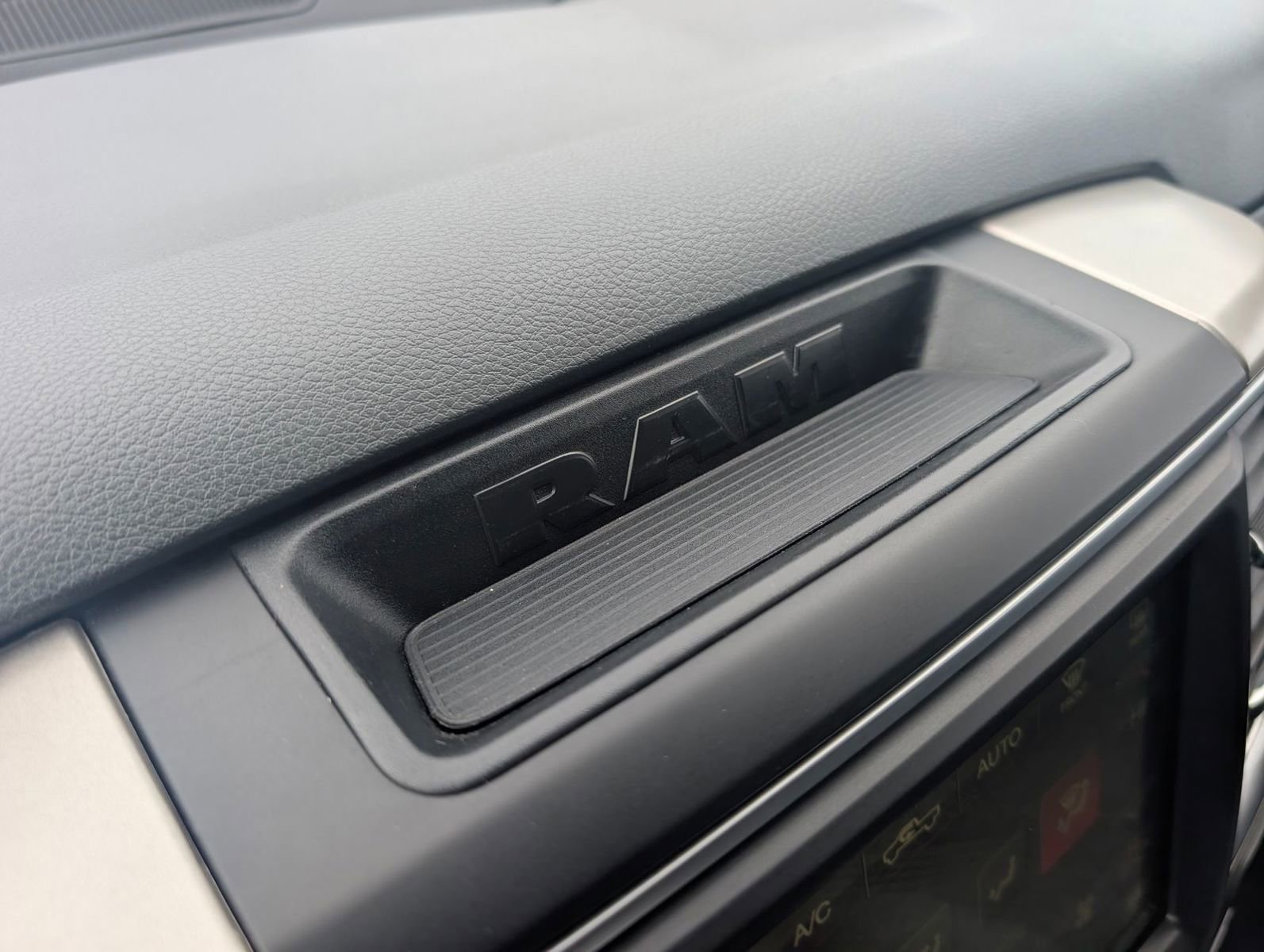 Used 2017 RAM 1500 Big Horn image 16