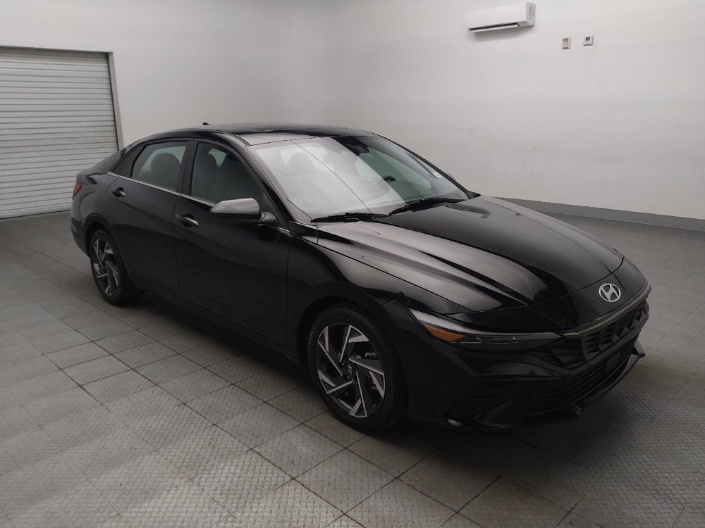 Used 2025 Hyundai Elantra SEL FWD image 13
