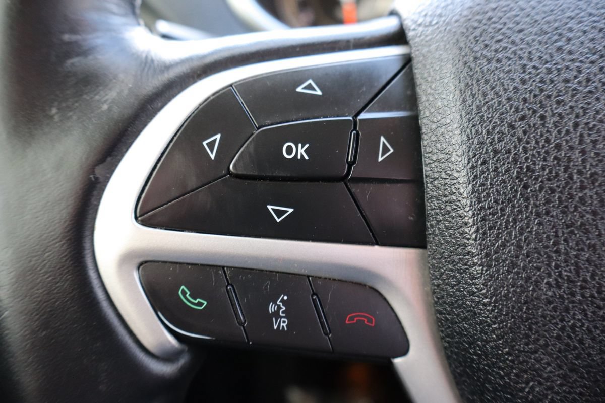 Used 2016 Jeep Cherokee Trailhawk w/ Cold Weather Group AWD/4WD image 29