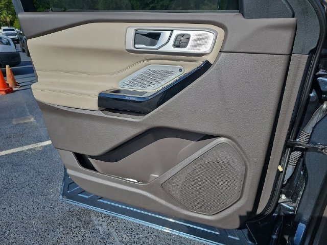 Certified 2024 Ford Explorer Platinum w/ Technology Package AWD/4WD image 35