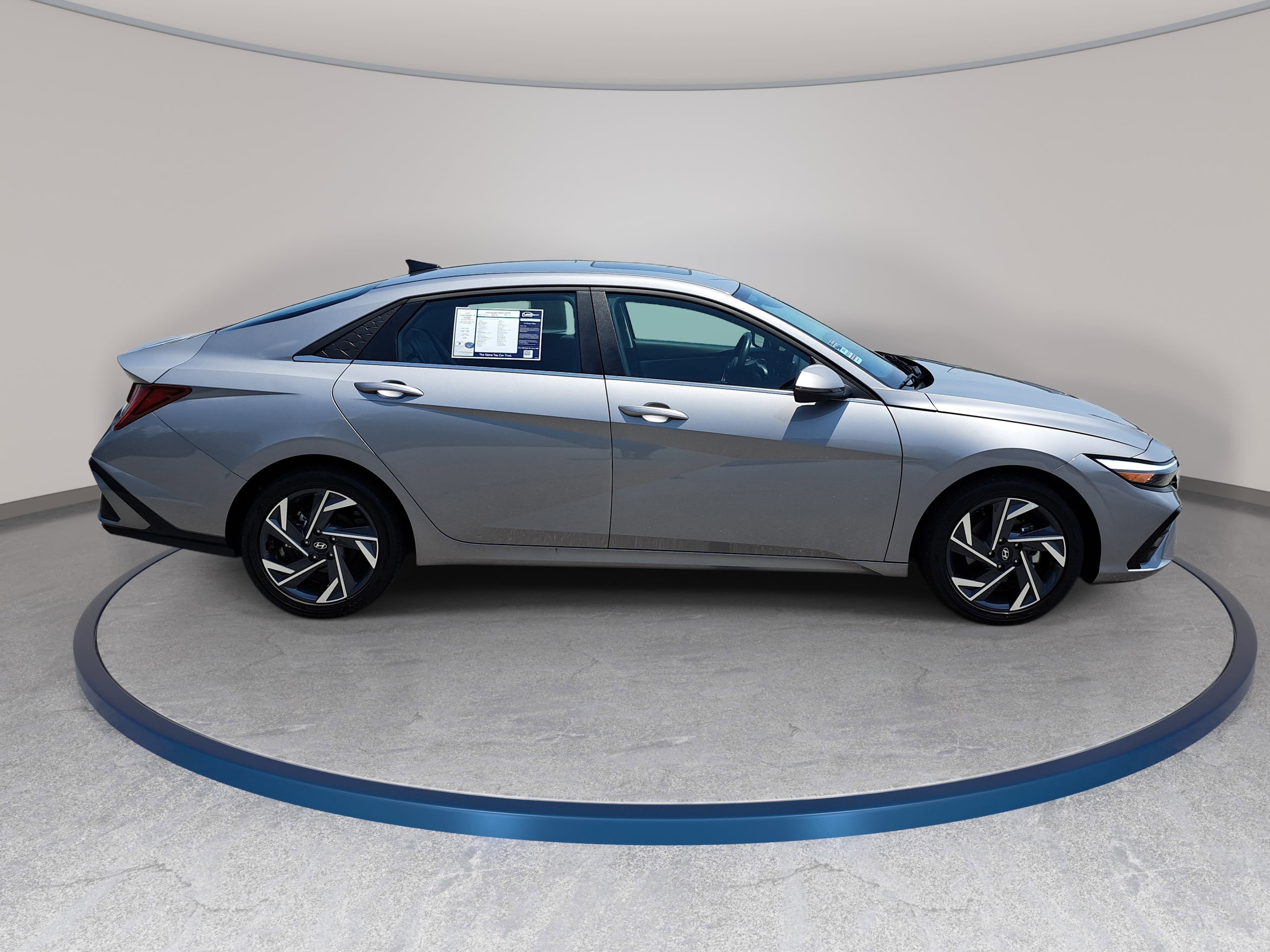 Used 2025 Hyundai Elantra Limited FWD image 4