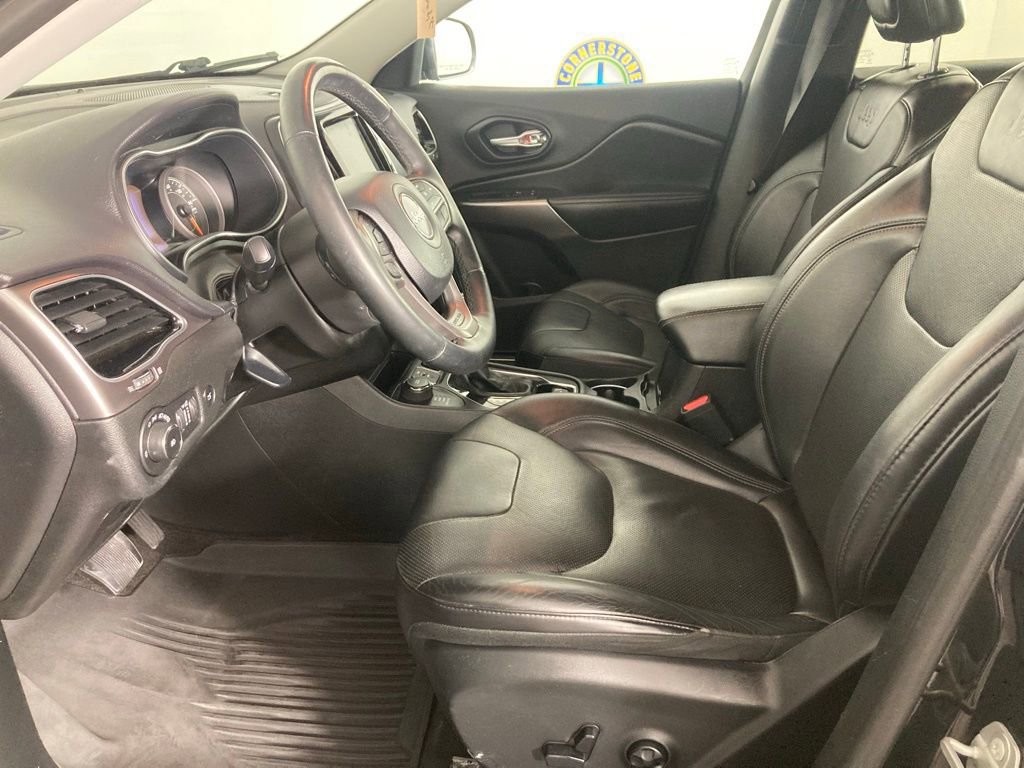 Used 2019 Jeep Cherokee Limited image 13