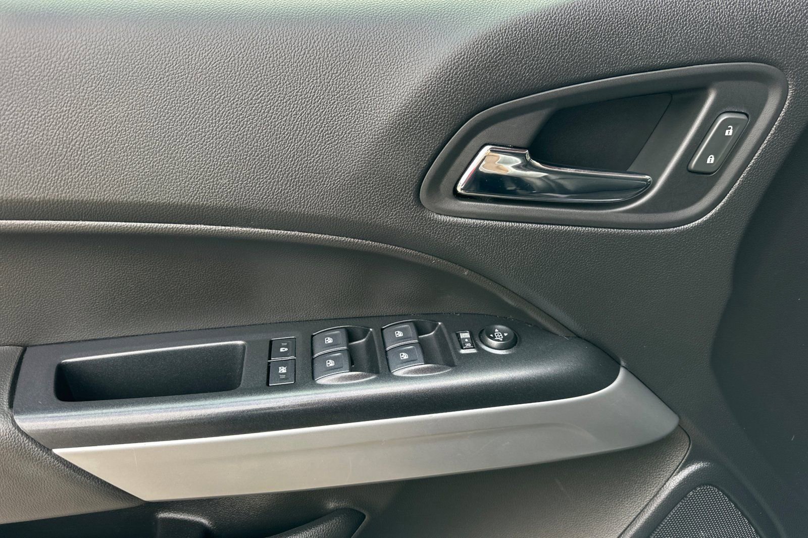 Certified 2020 Chevrolet Colorado ZR2 w/ ZR2 Midnight Special Edition image 11