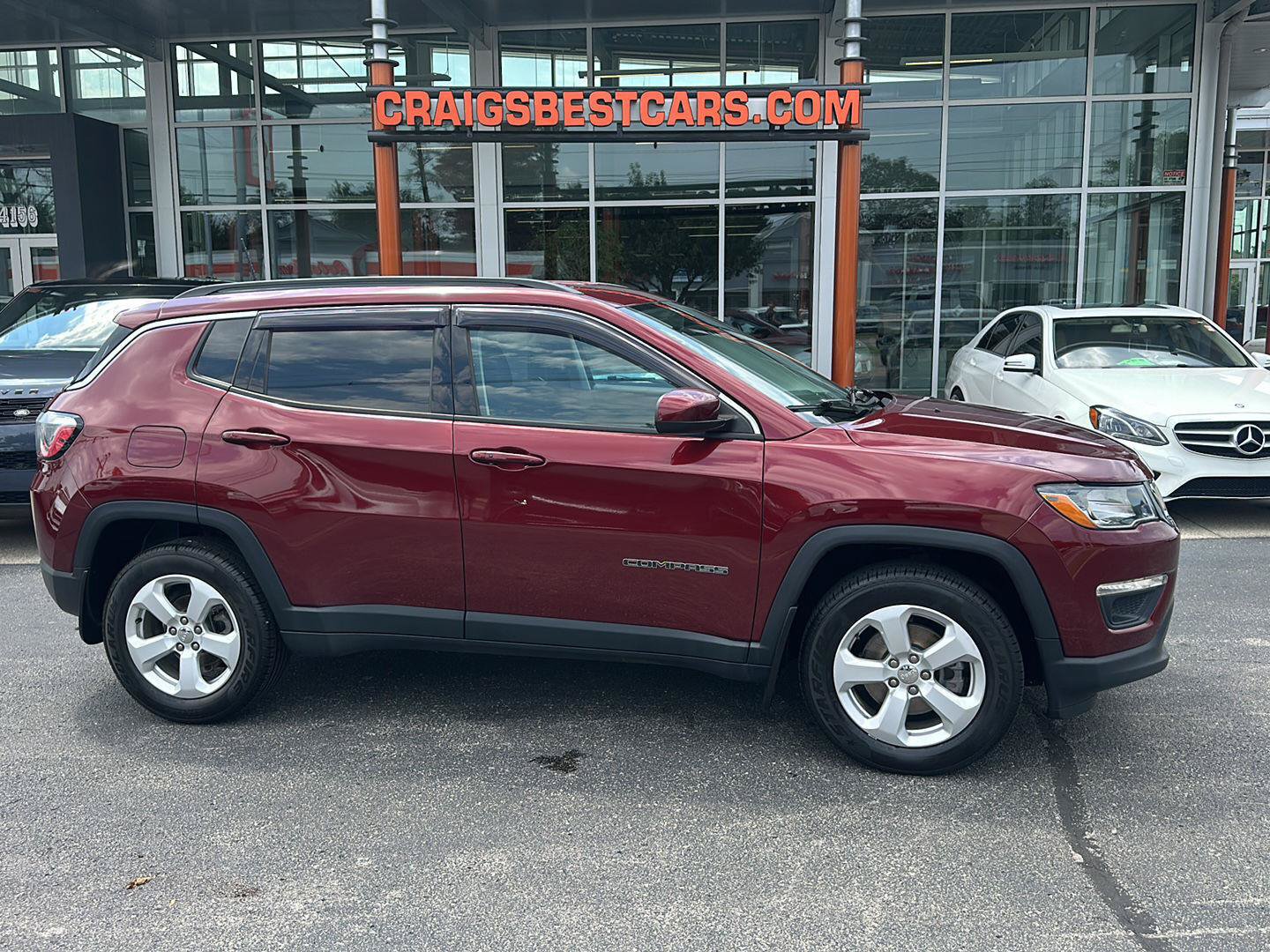 Used 2020 Jeep Compass Latitude w/ Cold Weather Group AWD/4WD image 1