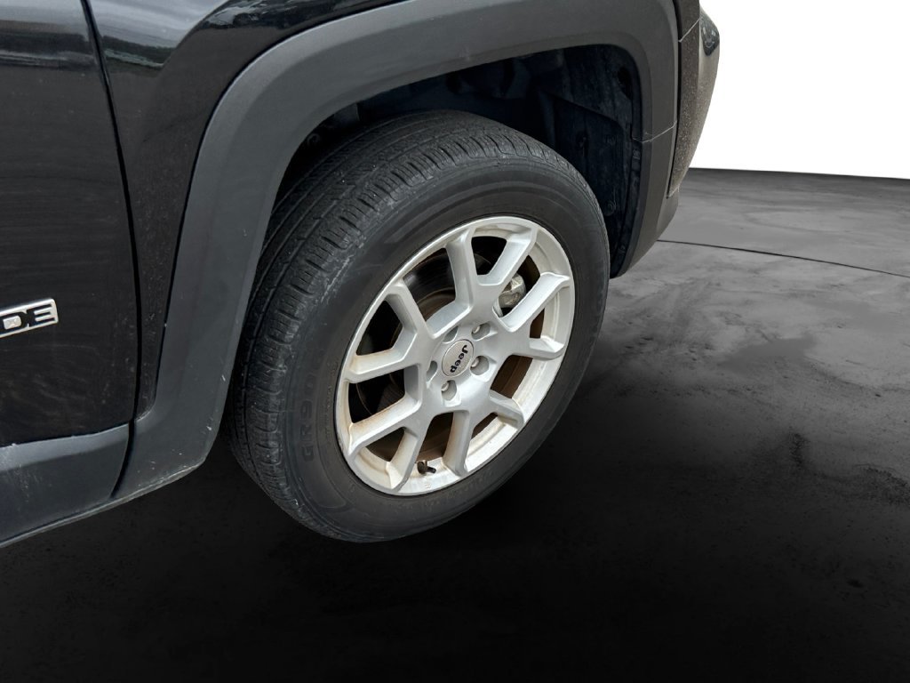 Used 2023 Jeep Renegade Latitude AWD/4WD image 11