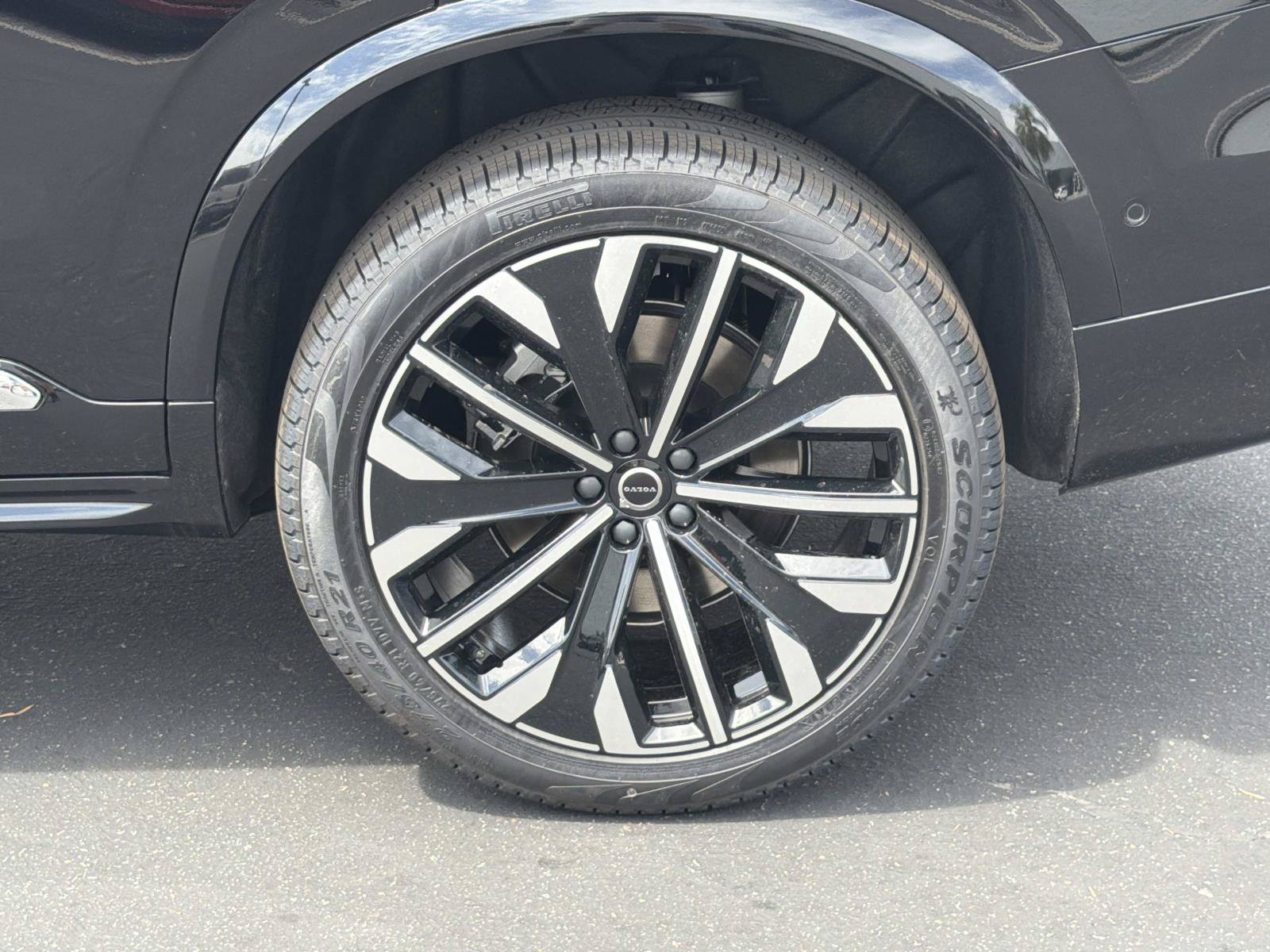 New 2026 Volvo XC90 B5 Plus w/ Protection Package AWD/4WD image 24