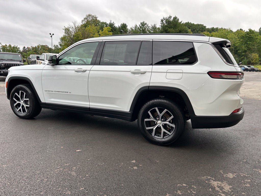 Used 2025 Jeep Grand Cherokee L Limited w/ Luxury Tech Group II AWD/4WD image 4