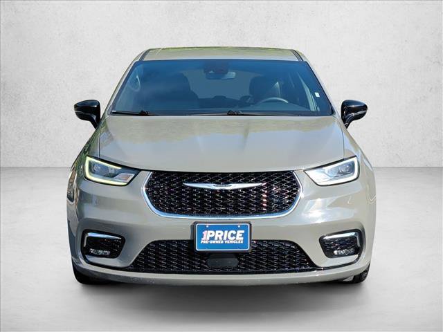 Used 2025 Chrysler Pacifica Select FWD image 2