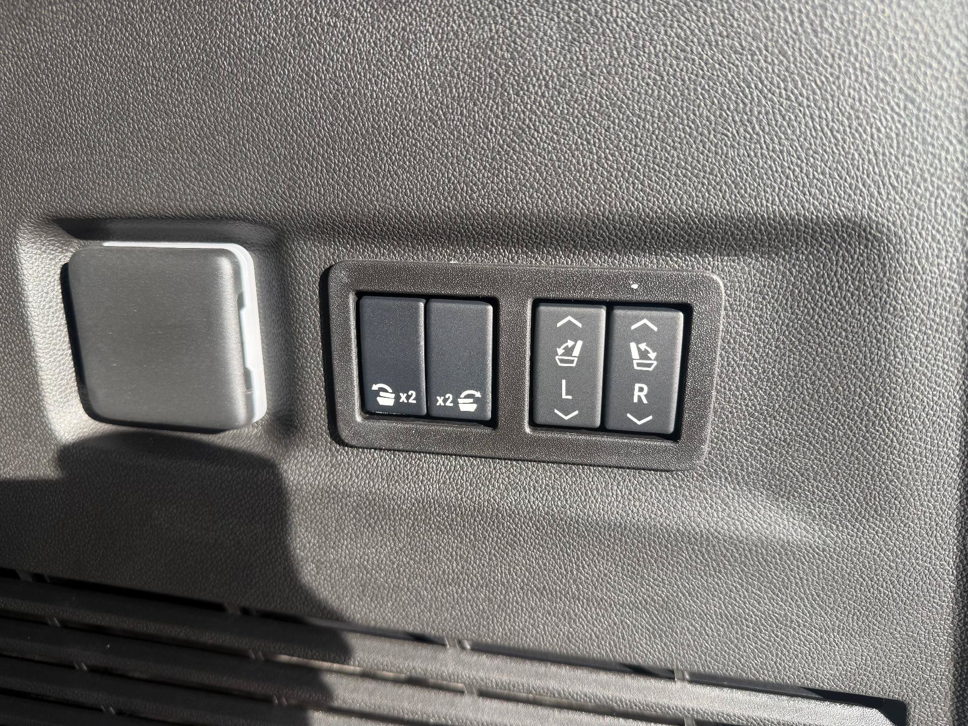 New 2027 GMC Yukon XL Denali Ultimate AWD/4WD image 33