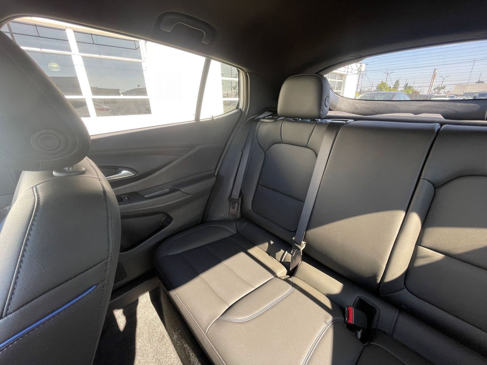 Used 2025 Buick Envista Sport Touring image 39