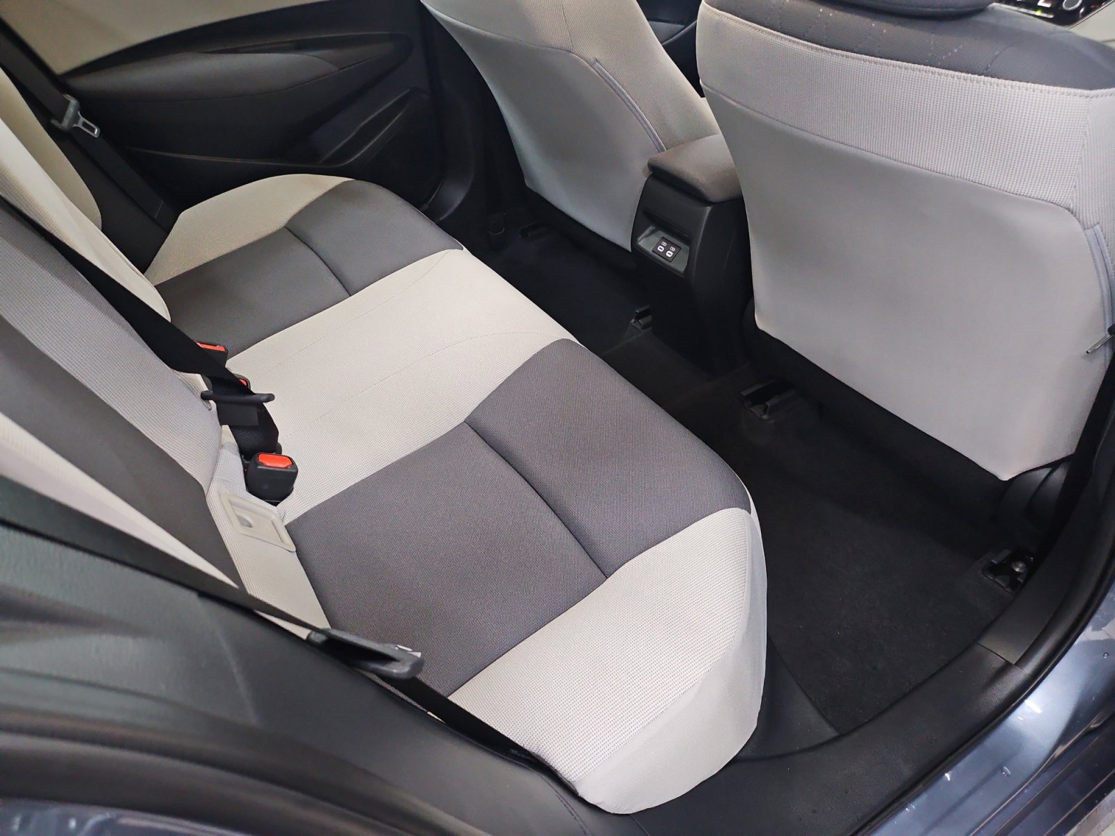 Used 2025 Toyota Corolla LE FWD image 32
