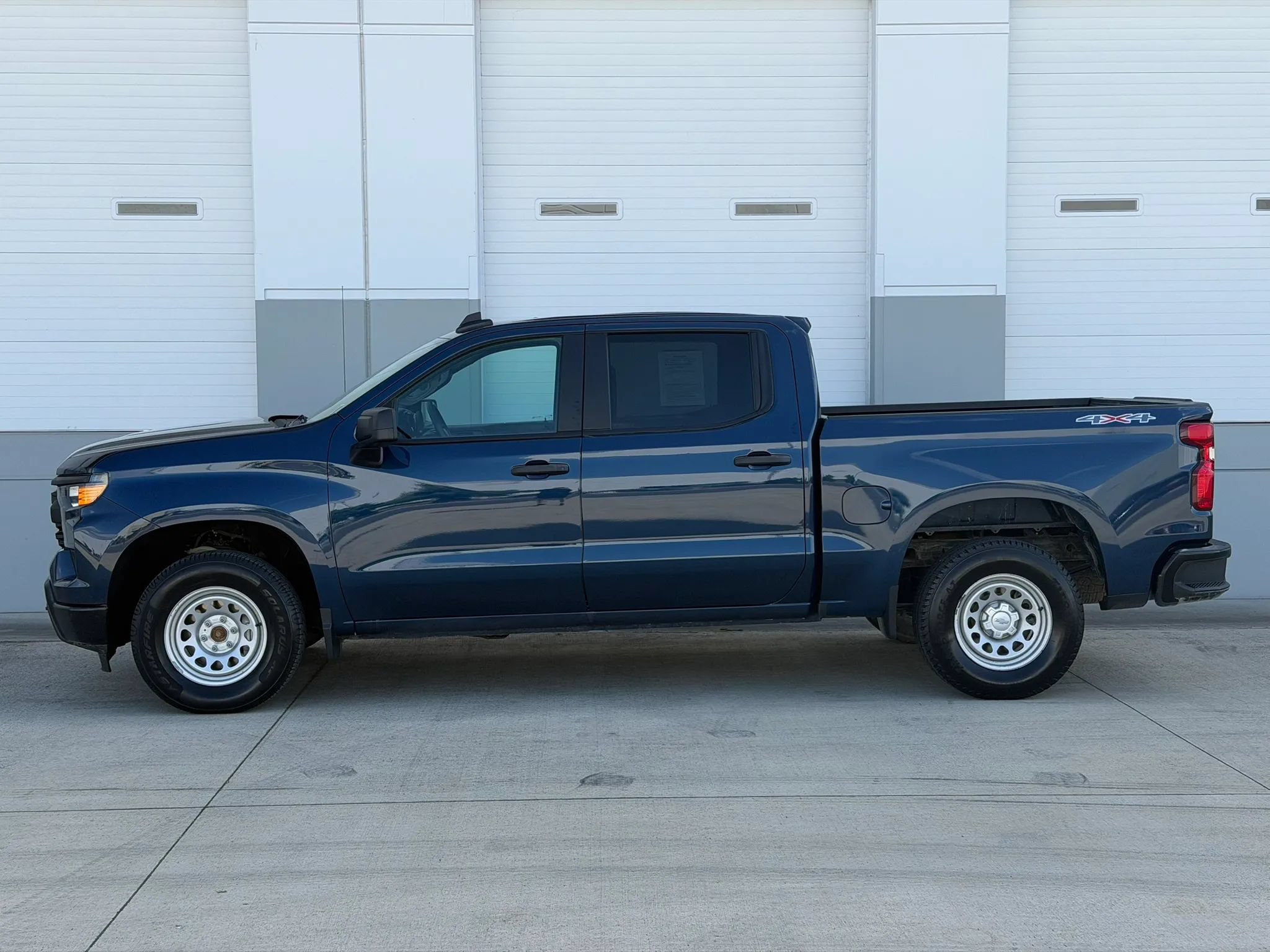 Used 2023 Chevrolet Silverado 1500 W/T w/ Trailering Package AWD/4WD image 3