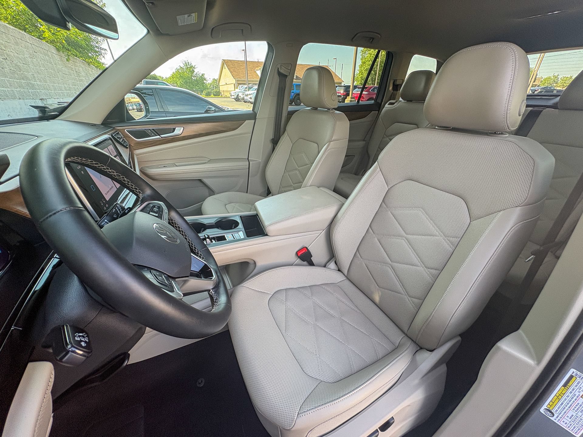 Used 2024 Volkswagen Atlas SE AWD/4WD image 21