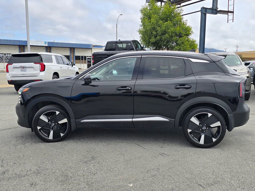 Used 2025 Nissan Kicks SR w/ SR Premium Package FWD image 30