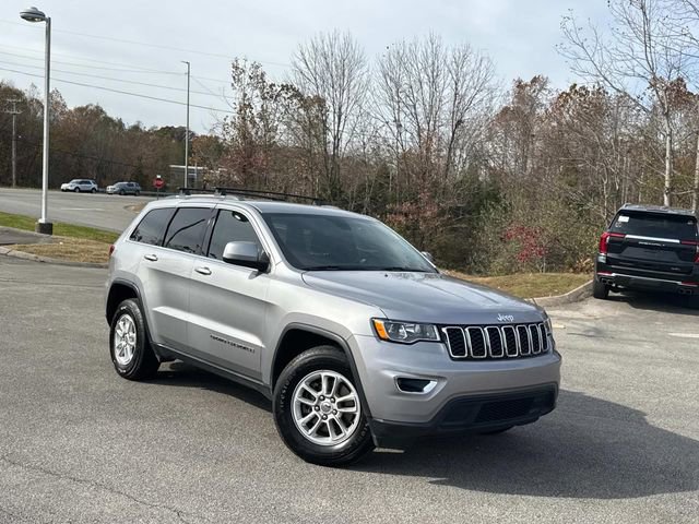 Used 2020 Jeep Grand Cherokee Laredo image 2