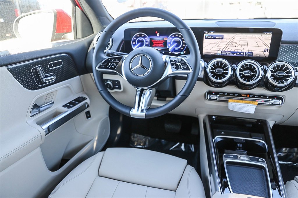 Used 2024 Mercedes-Benz EQB 300 4MATIC image 16