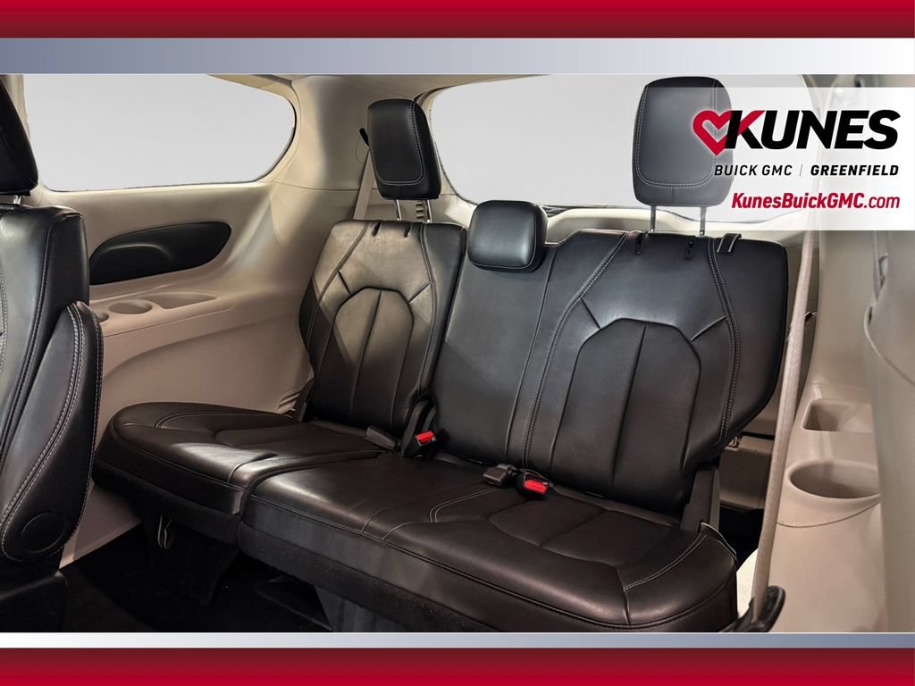 Used 2024 Chrysler Pacifica Touring-L FWD image 35