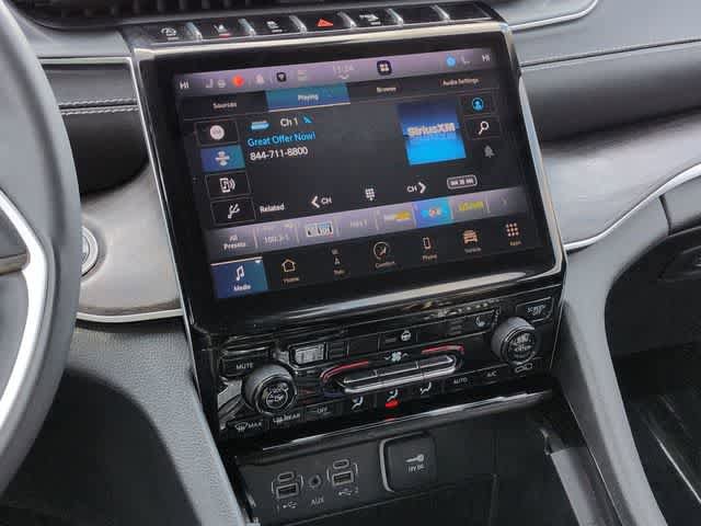 Used 2023 Jeep Grand Cherokee Limited w/ Black Appearance Package image 27