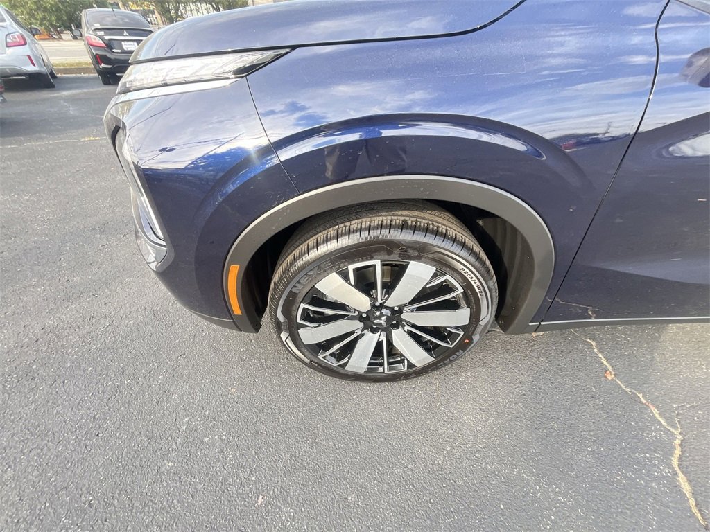 New 2025 Mitsubishi Outlander SE image 10