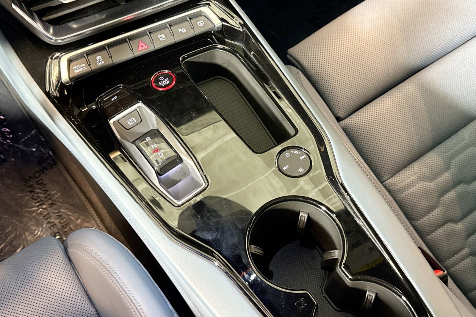 Used 2022 Audi e-tron GT Prestige w/ Prestige Package image 16